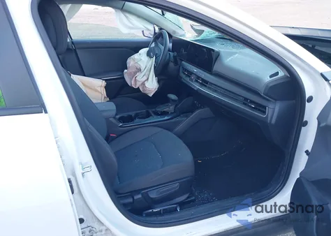 2025 Kia K4 Lxs z USA, uszkodzony, nr VIN 3KPFT4DE0SE066296